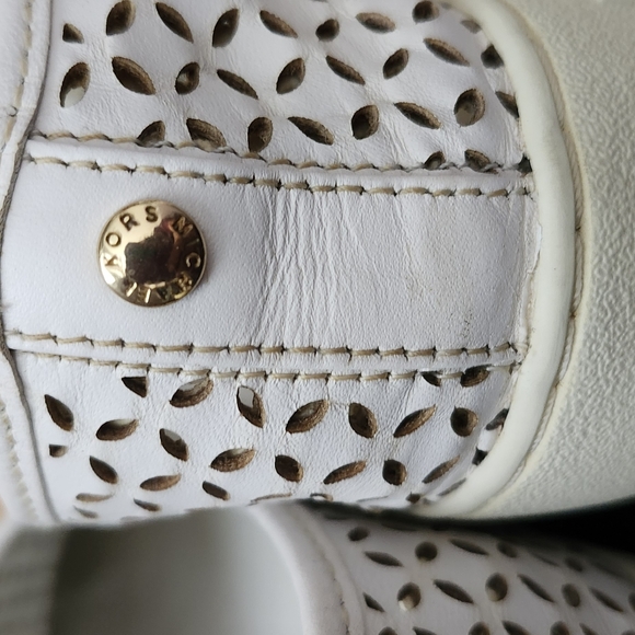 ALMOST BRAND NEW SNEAKERS SIZE 8 MICHAEL KORS - Picture 6 of 11